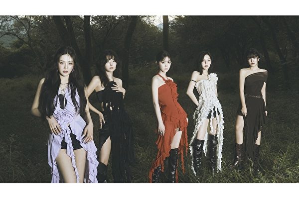  韩国人气女团红色天鹅绒 